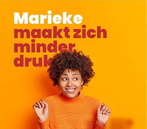 mbo docenten met plezier en gezond aan het werk in een mbo praktijklokaal