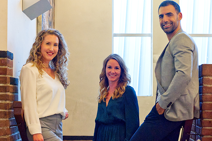 Valérie Ungerer, Amin Asad, en Kirsten Cuppen, de initiatiefnemers van Blij(f) in het onderwijs.